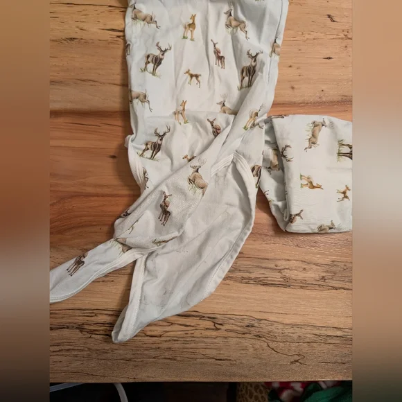 NWOT Saltwater Swaddles Little Fawn Big Yawn gown & hat - Picture 9 of 9